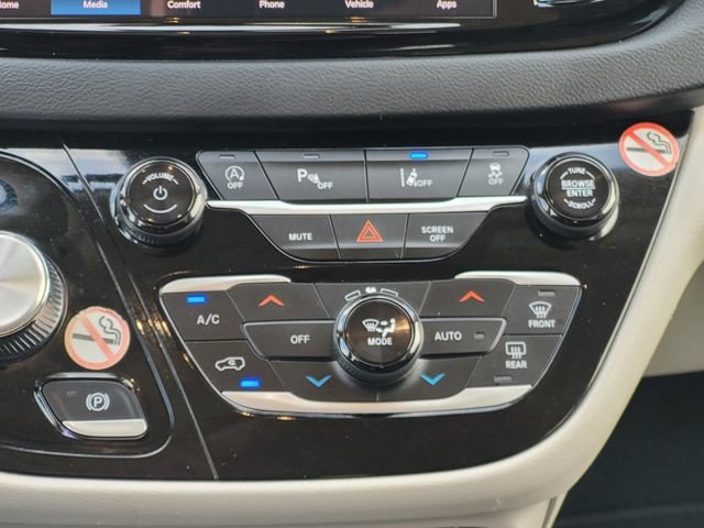 Used 2024 Chrysler Pacifica Touring-L FWD image 15