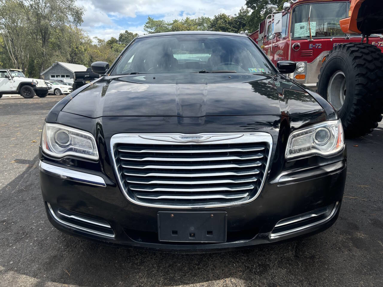 Used 2013 Chrysler 300 image 9