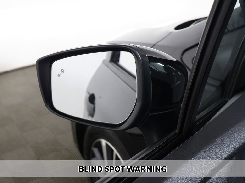 Used 2025 Nissan Versa SV image 3