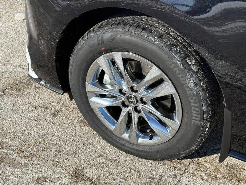 Used 2026 Toyota Sienna Limited image 10