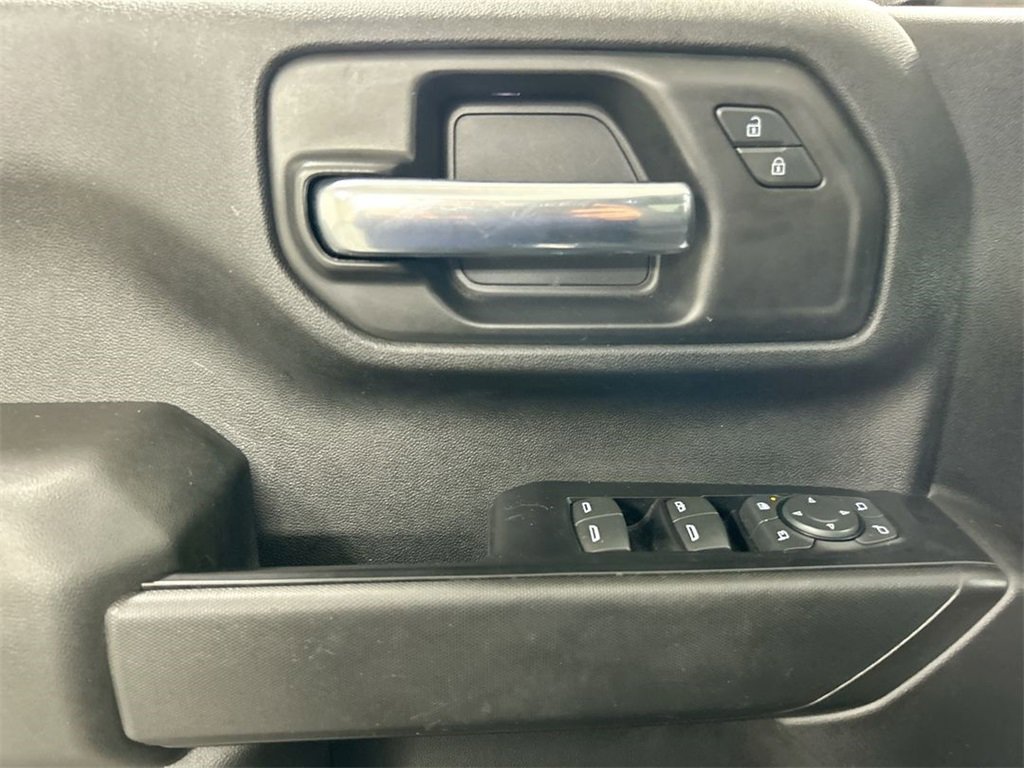 Used 2020 Chevrolet Silverado 2500 Custom w/ Custom Value Package image 11