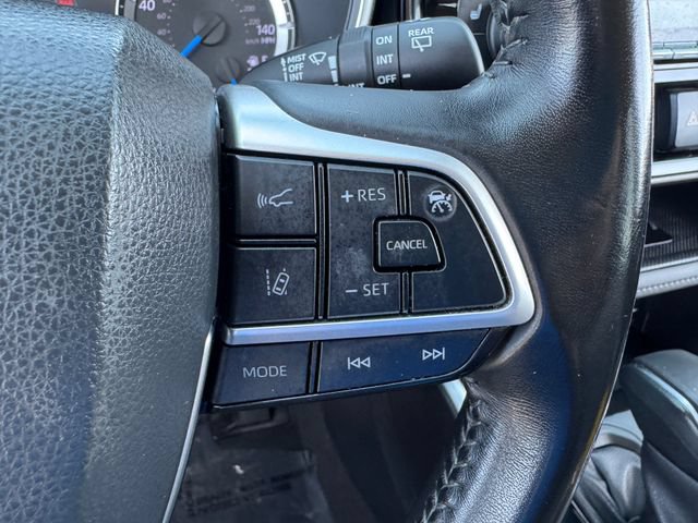 Used 2023 Toyota Highlander XLE FWD image 24