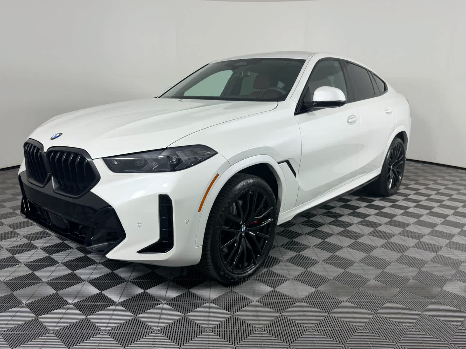 Used 2024 BMW X6 xDrive40i w/ Premium Package AWD/4WD image 6