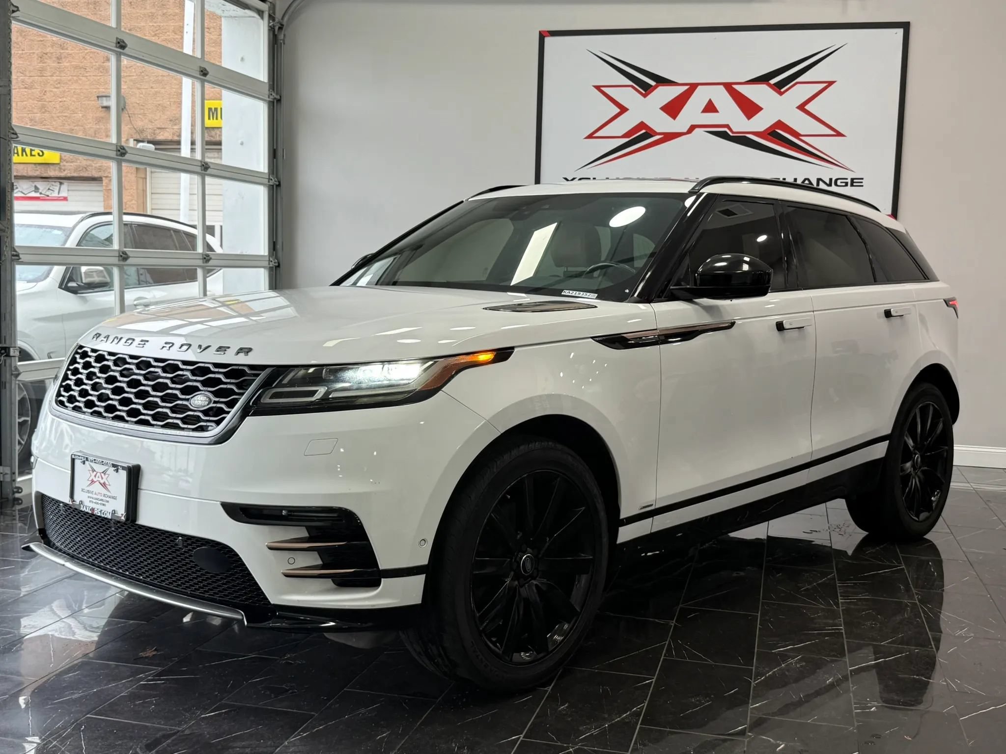 Used 2019 Land Rover Range Rover Velar R-Dynamic SE AWD/4WD image 3