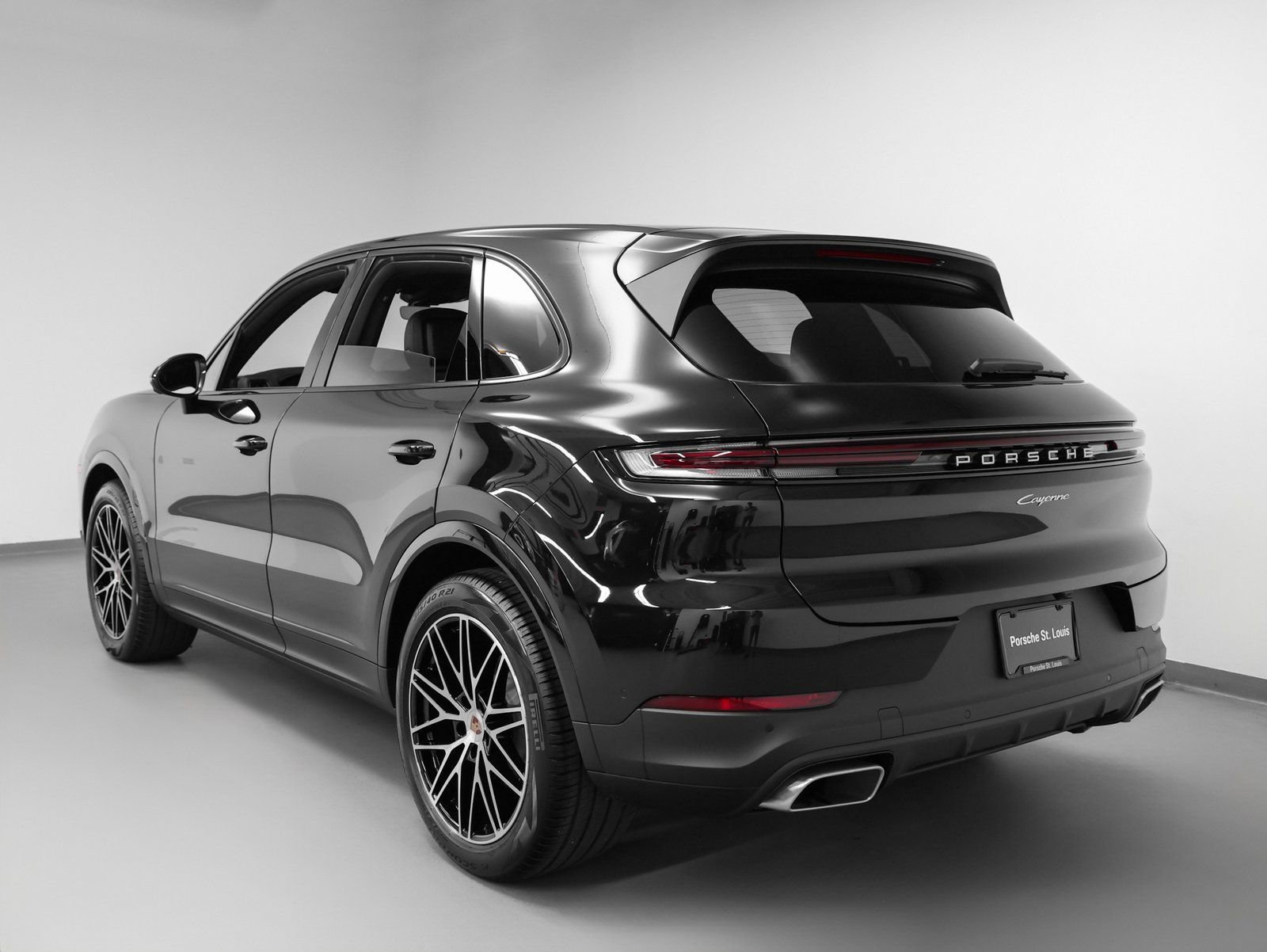 Certified 2025 Porsche Cayenne image 3