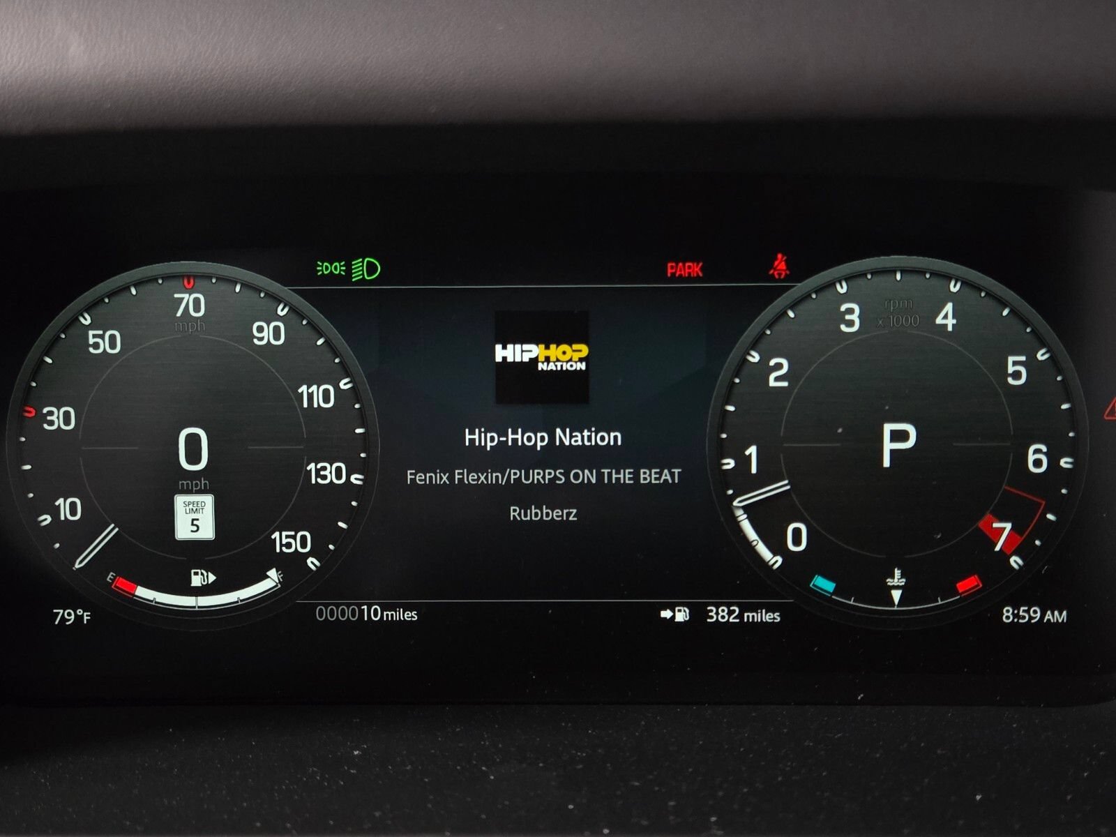 New 2026 Land Rover Defender 110 X-Dynamic SE AWD/4WD image 32