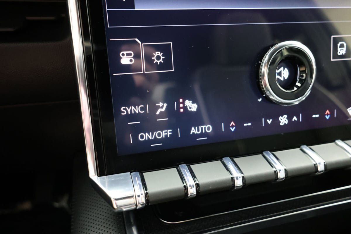 Used 2026 GMC Sierra EV Elevation w/ LPO, Elevation Dark Package AWD/4WD image 9