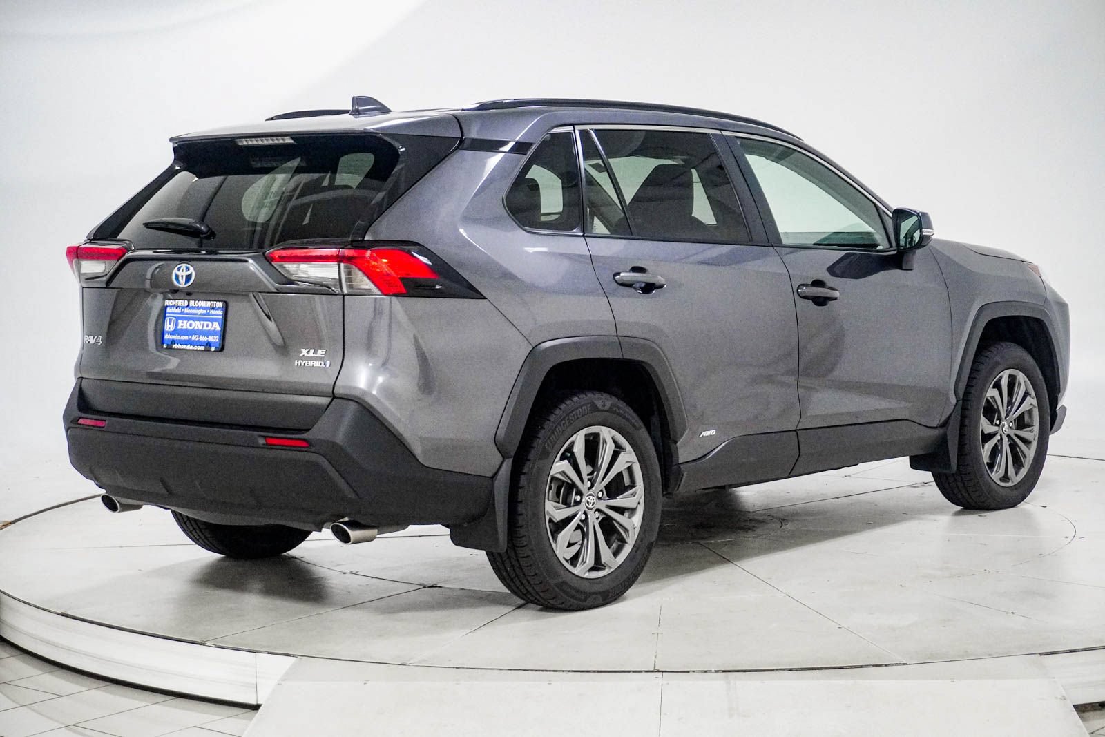 Used 2022 Toyota RAV4 XLE Premium AWD/4WD image 12