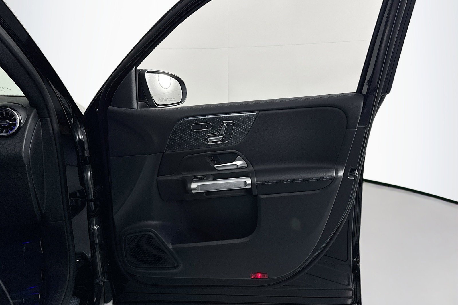 New 2025 Mercedes-Benz GLB 250 image 22