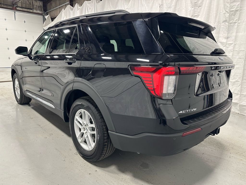 Used 2025 Ford Explorer Active AWD/4WD image 5
