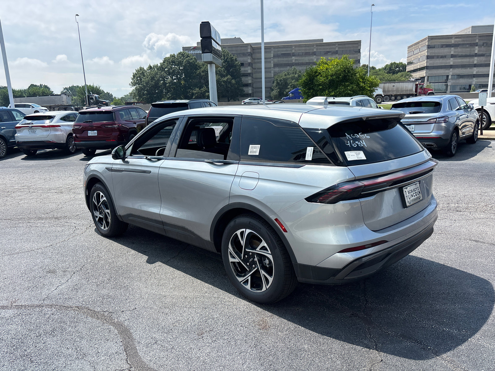 New 2025 Lincoln Nautilus Premier w/ Equipment Group 102A image 5