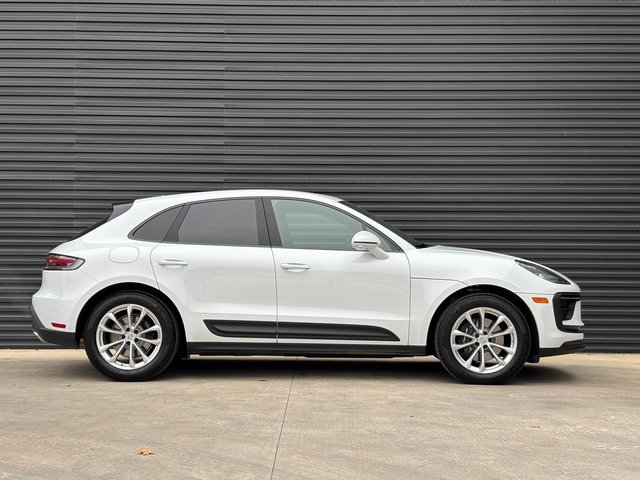 Certified 2025 Porsche Macan image 8