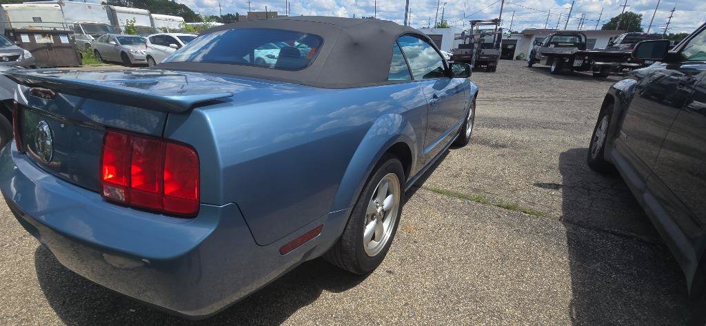Used 2007 Ford Mustang Convertible RWD image 6