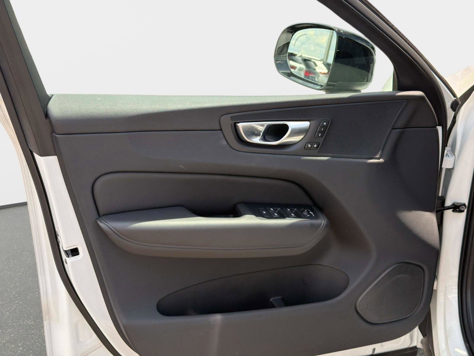 Certified 2025 Volvo XC60 B5 Core AWD/4WD image 16
