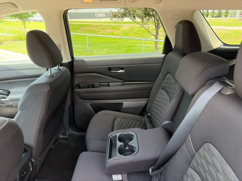Used 2022 Nissan Pathfinder SV AWD/4WD image 39