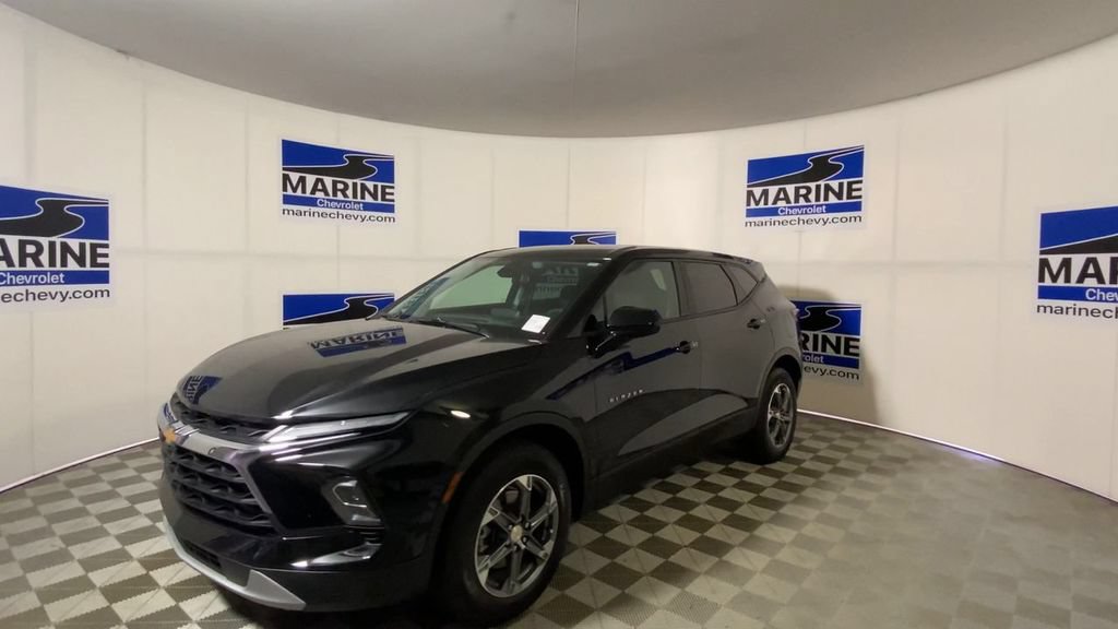 Used 2025 Chevrolet Blazer LT FWD image 6