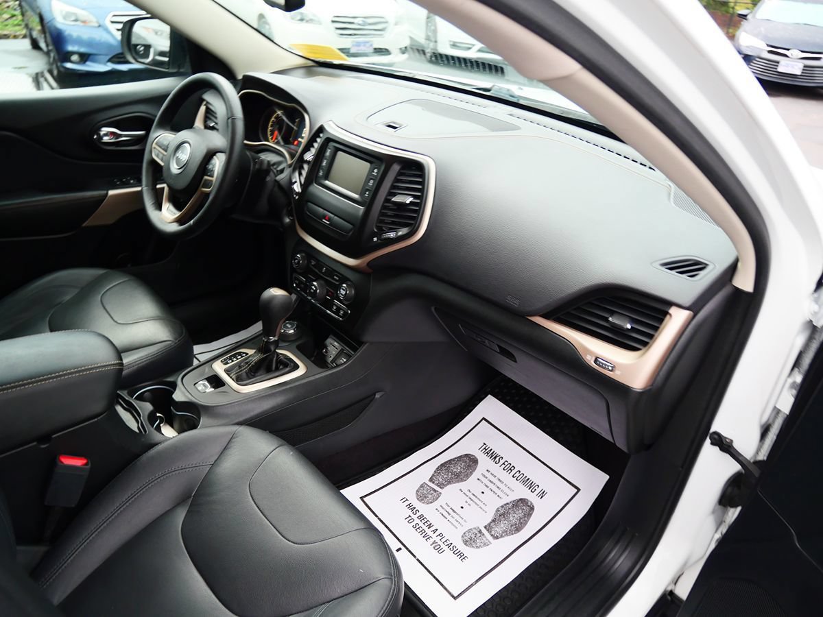 Used 2017 Jeep Cherokee Sport AWD/4WD image 26