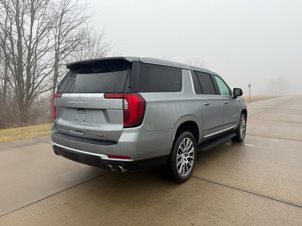 Used 2025 GMC Yukon XL Denali image 2