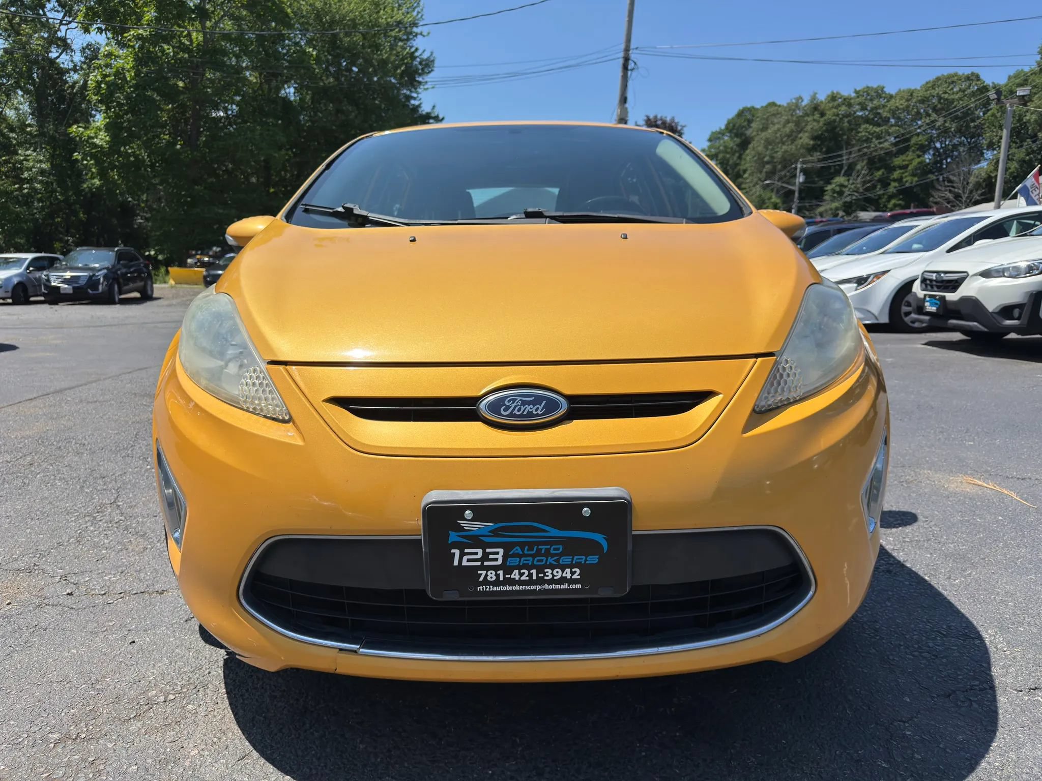 Used 2011 Ford Fiesta SES FWD image 2