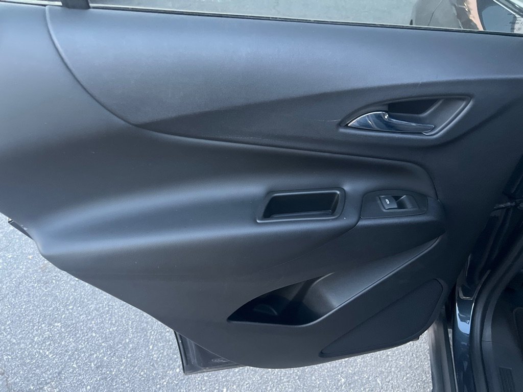 Used 2022 Chevrolet Equinox LT w/ Driver Convenience Package image 16