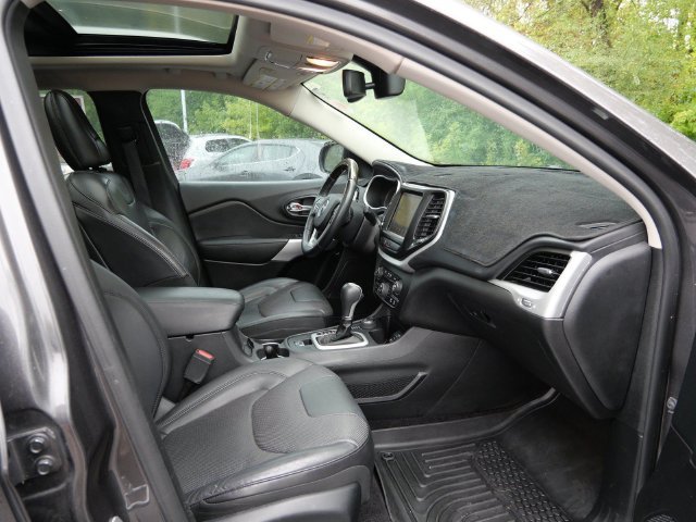 Used 2018 Jeep Cherokee Overland w/ Heavy Duty Protection Group AWD/4WD image 8
