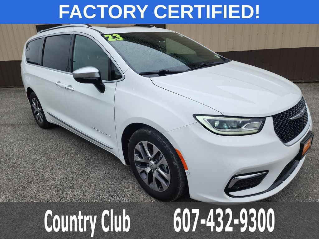 Used 2023 Chrysler Pacifica Pinnacle FWD image 2