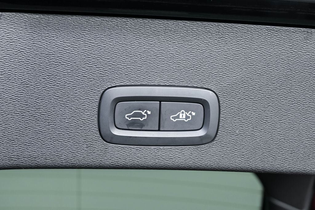 Certified 2023 Volvo C40 P8 Recharge Plus w/ Climate Package AWD/4WD image 32