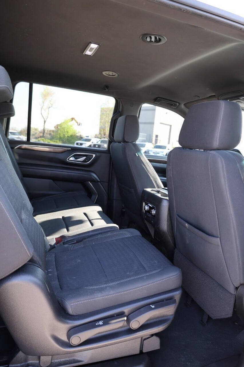 Used 2022 GMC Yukon XL SLE w/ Gmc Pro Safety Plus Package AWD/4WD image 16