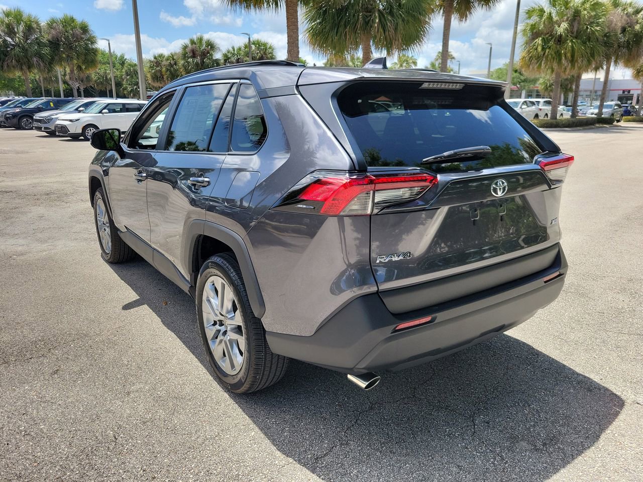 Used 2022 Toyota RAV4 XLE Premium image 3