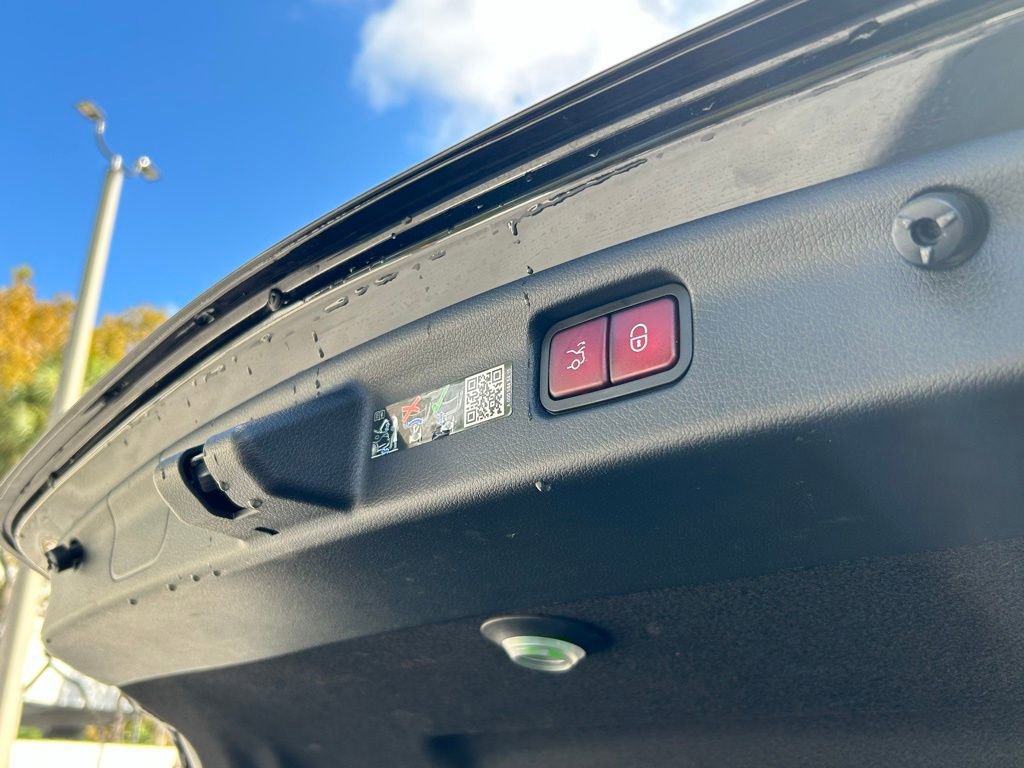 Used 2025 Mercedes-Benz C 300 Sedan image 42