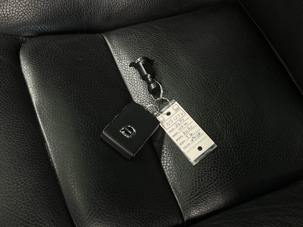 Used 2020 Volvo XC90 T6 Momentum AWD/4WD image 42