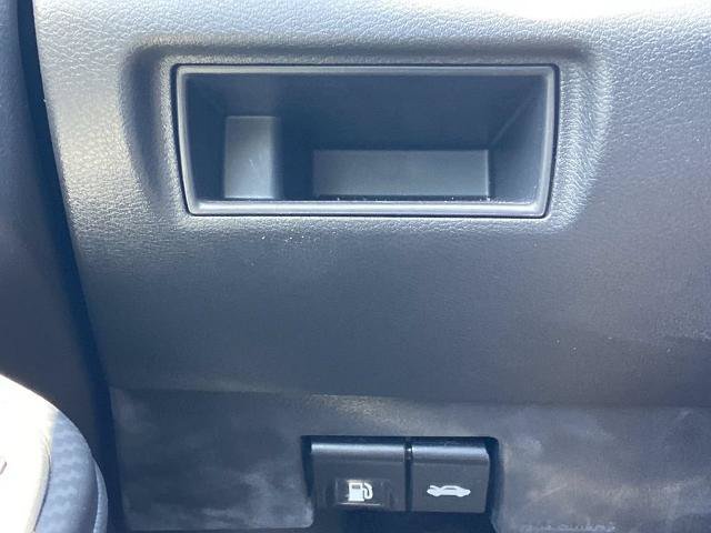 Used 2025 Nissan Versa SV FWD image 13