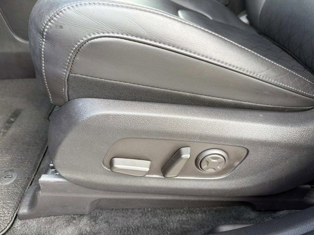 Used 2025 Kia Carnival FWD image 10