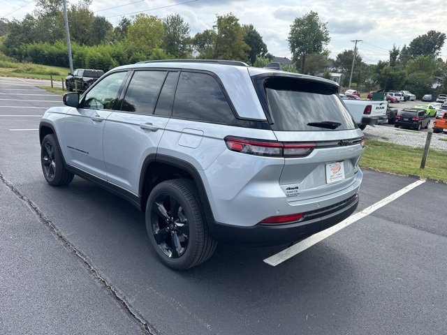 New 2025 Jeep Grand Cherokee Limited w/ Black Appearance Package image 5