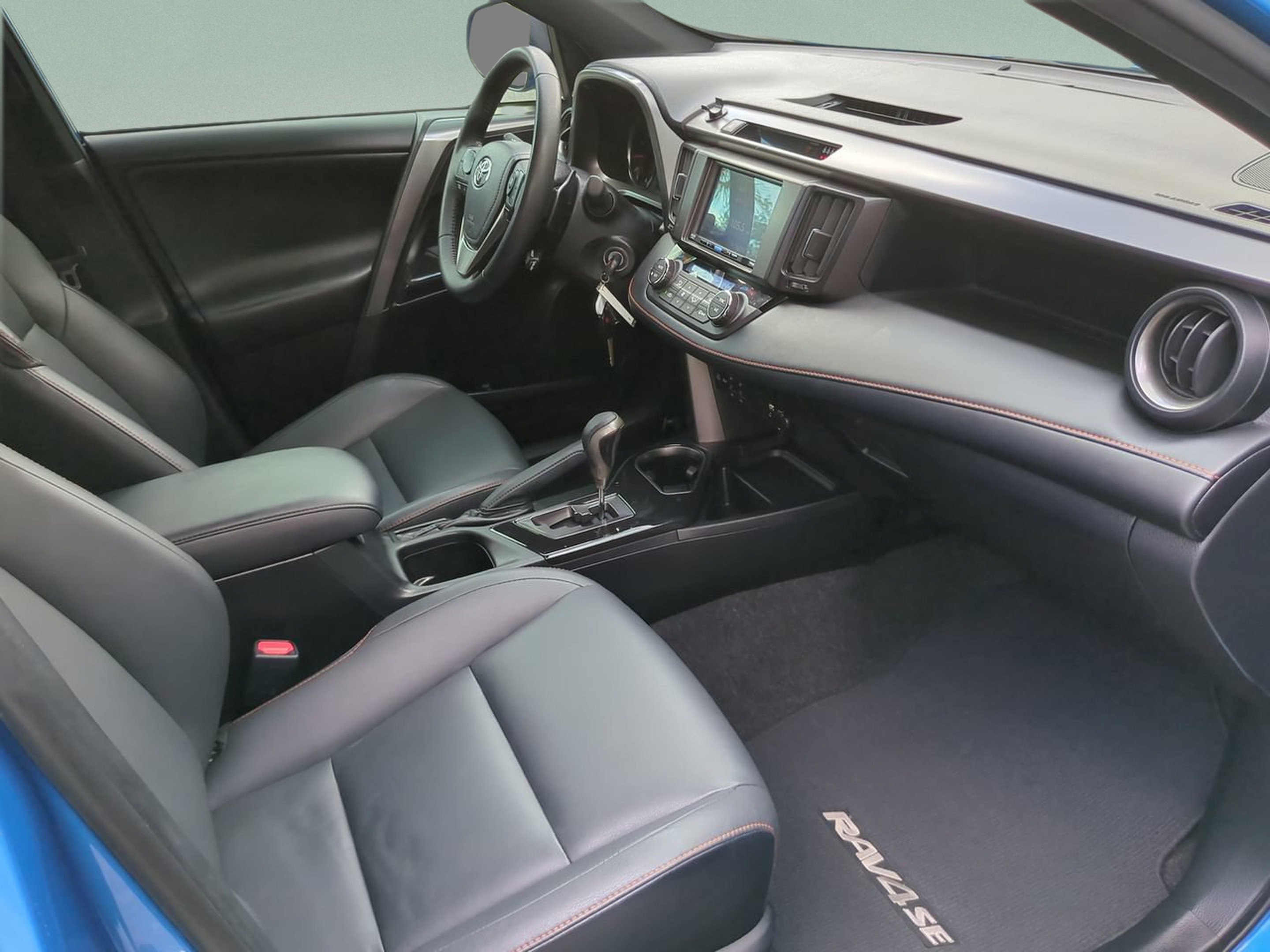 Used 2018 Toyota RAV4 SE w/ Cargo Management Package FWD image 19