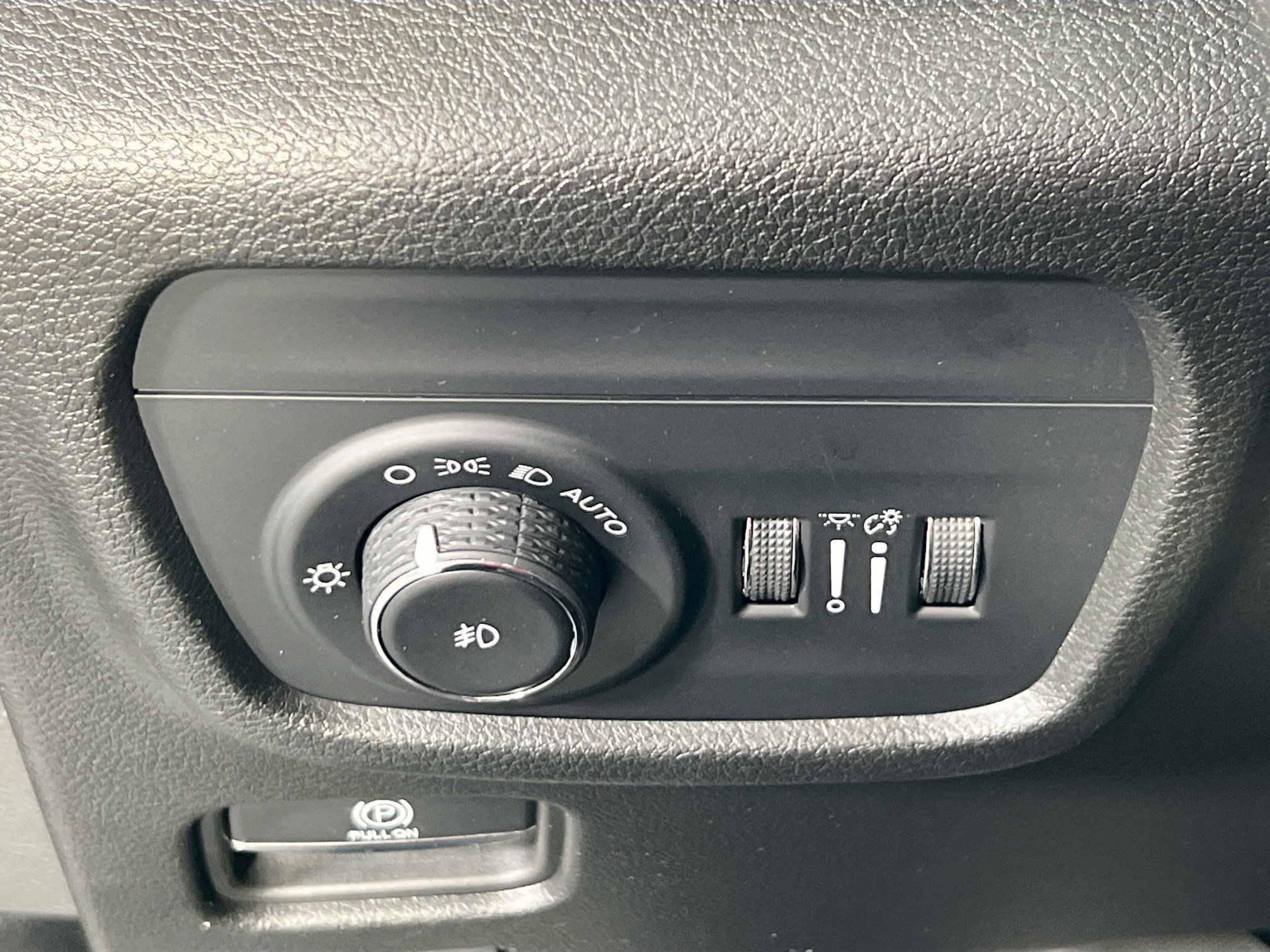 Used 2022 Jeep Grand Cherokee Limited image 10