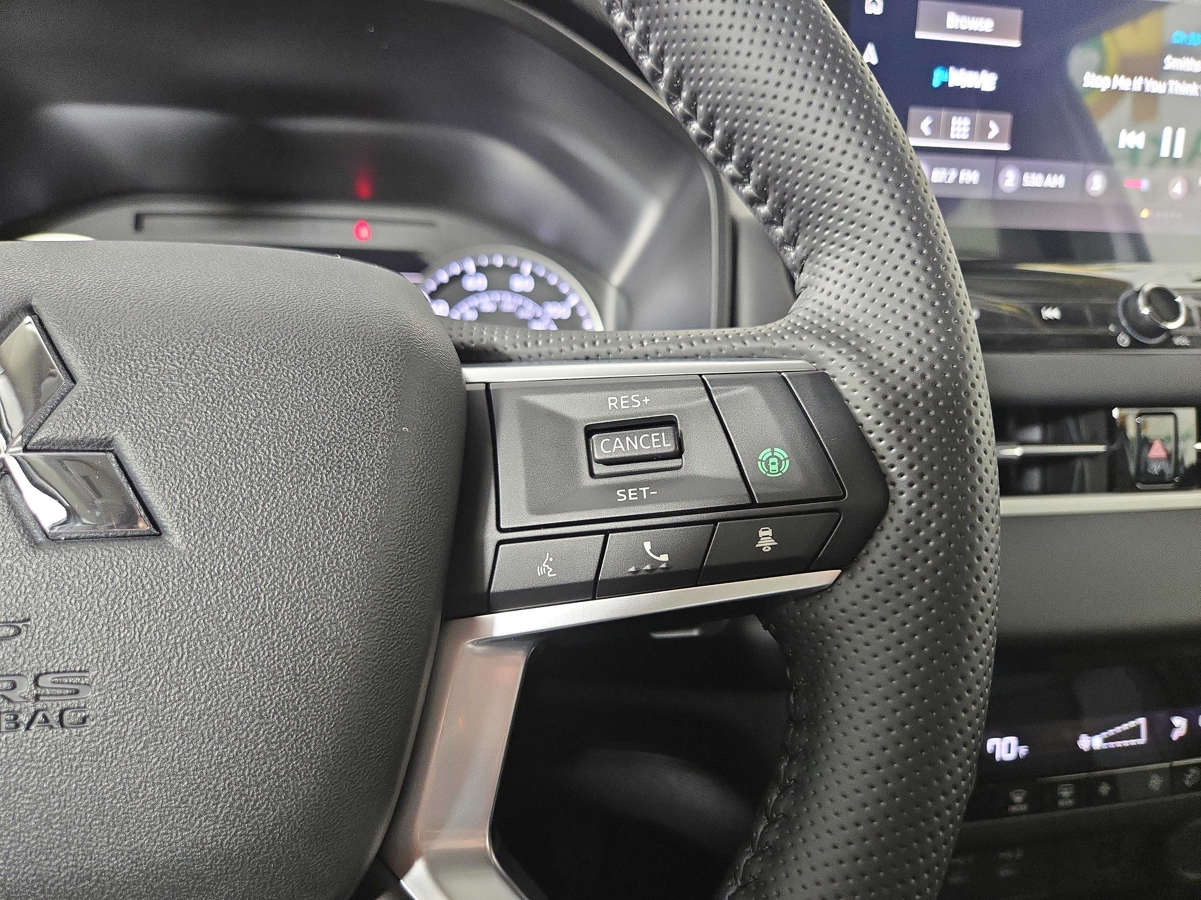 New 2026 Mitsubishi Outlander SE image 16