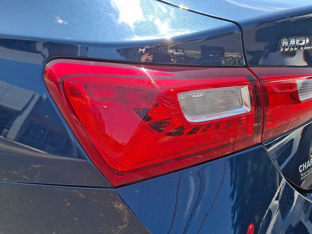 Used 2017 Chevrolet Malibu Premier w/ Premier Sun and Wheel Package FWD image 10