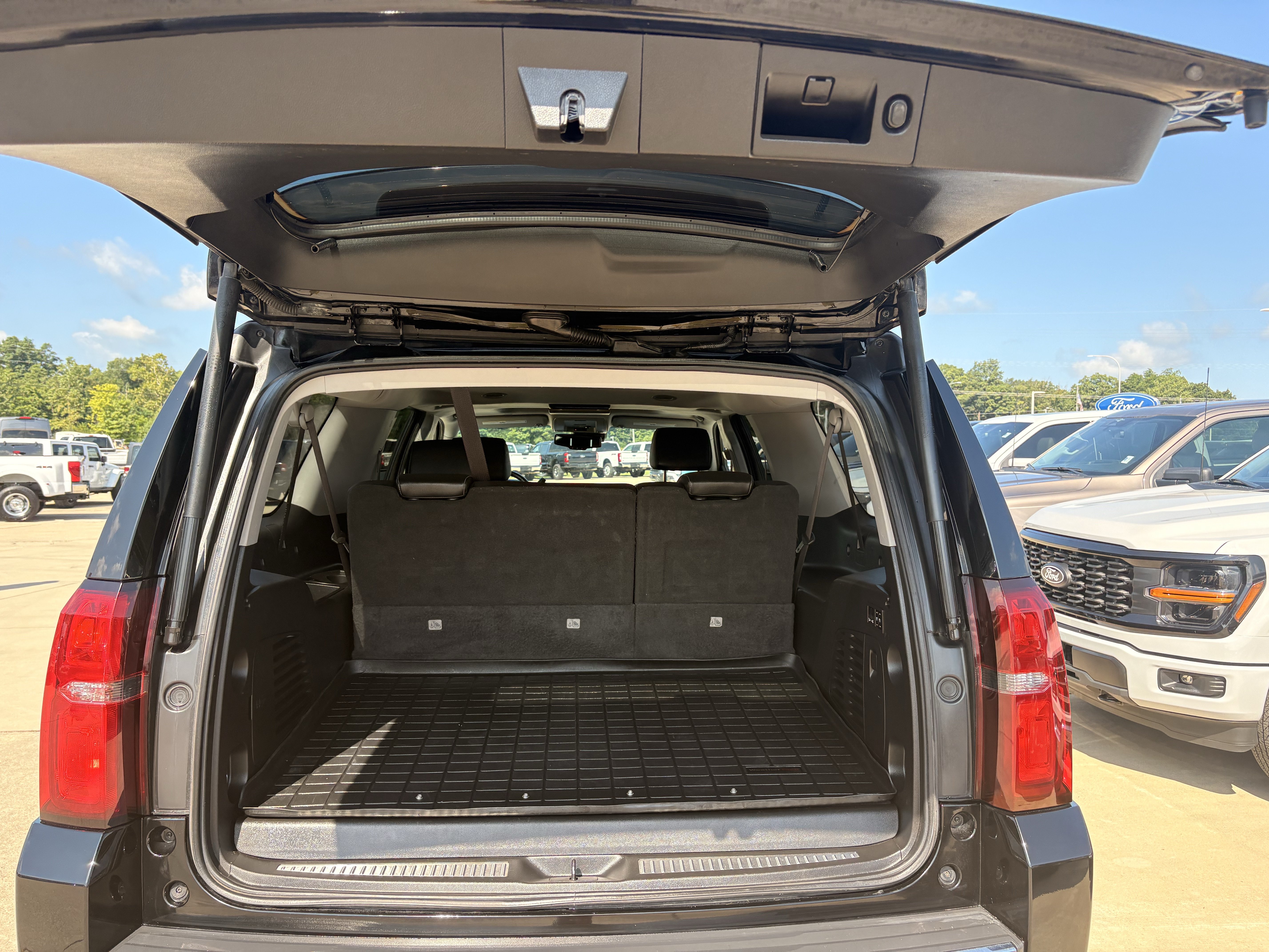 Used 2017 Chevrolet Suburban Premier AWD/4WD image 6