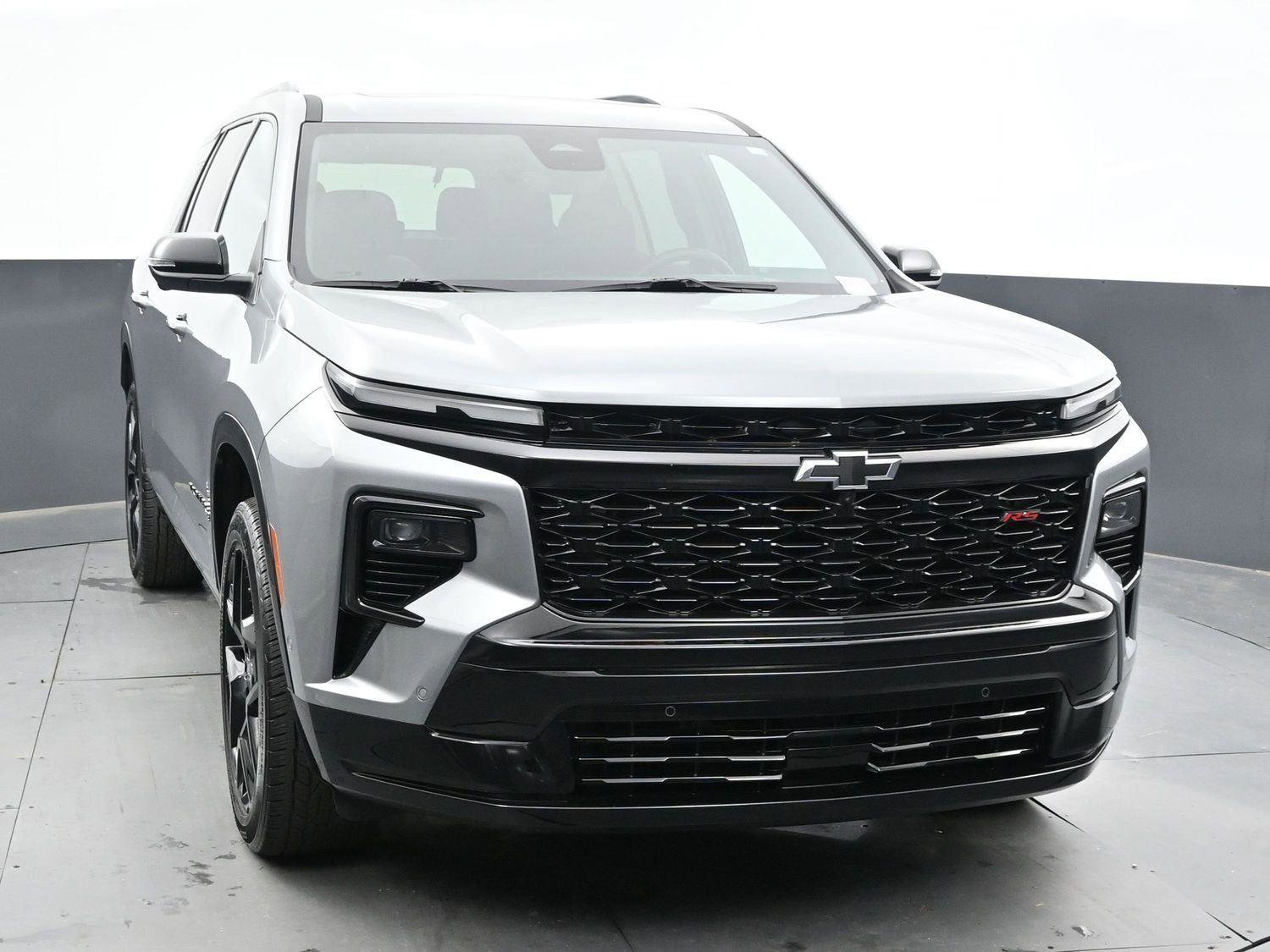 Used 2024 Chevrolet Traverse RS w/ LPO, Floor Liner Package AWD/4WD image 2