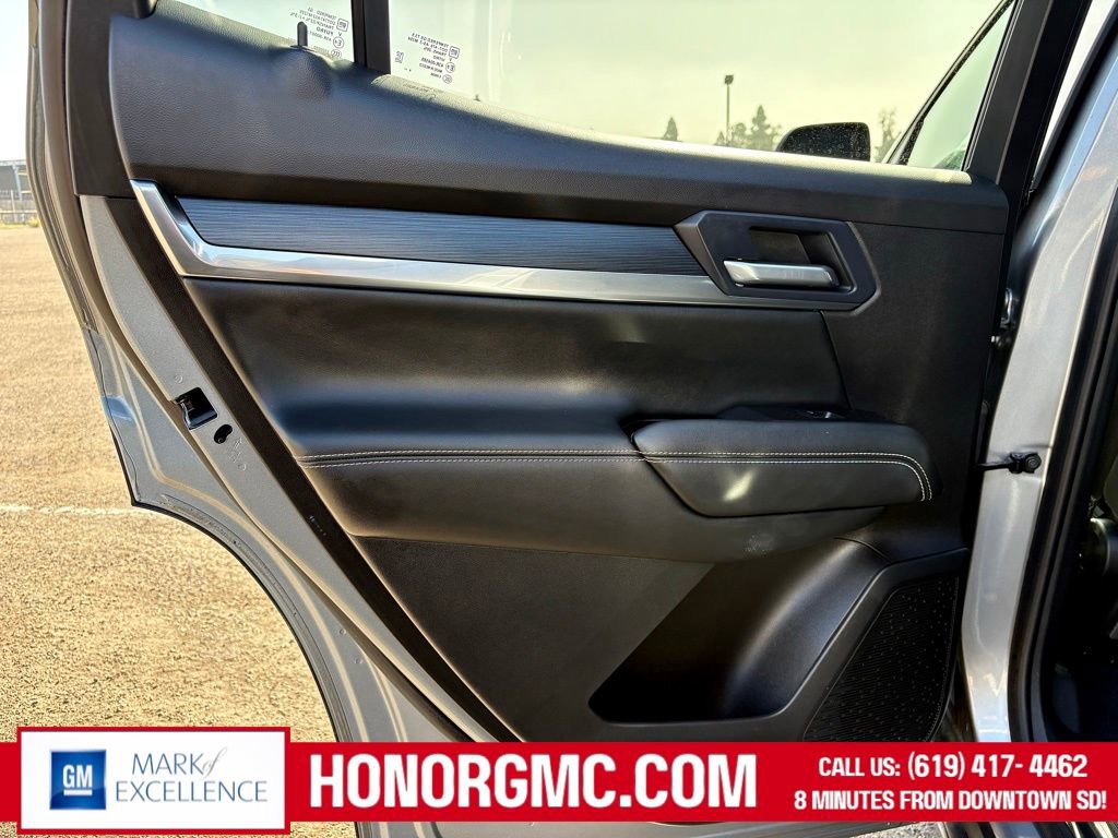 Used 2025 GMC Terrain Elevation image 17