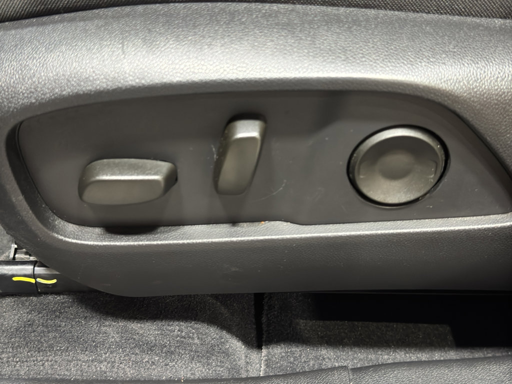 Used 2025 Chevrolet Equinox LT w/ Convenience Package II image 16