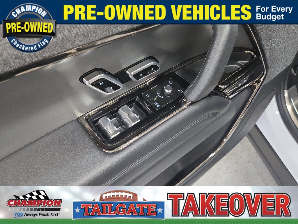 Used 2025 Land Rover Range Rover Sport SE AWD/4WD image 17