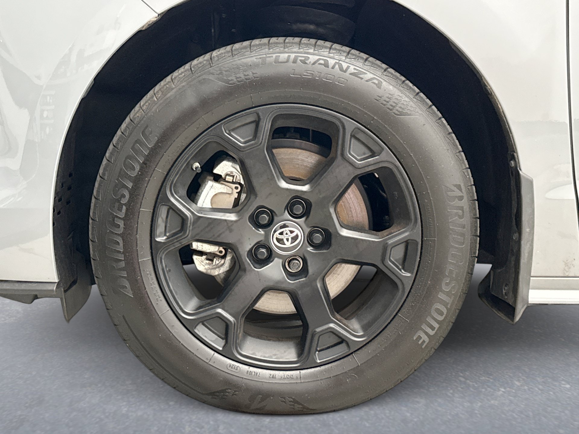Used 2025 Toyota Sienna XLE Woodland Edition AWD/4WD image 28