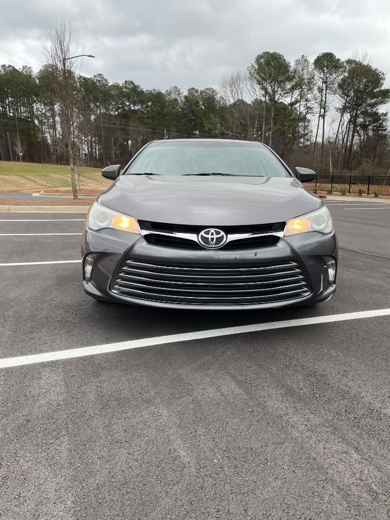 Used 2017 Toyota Camry LE image 2