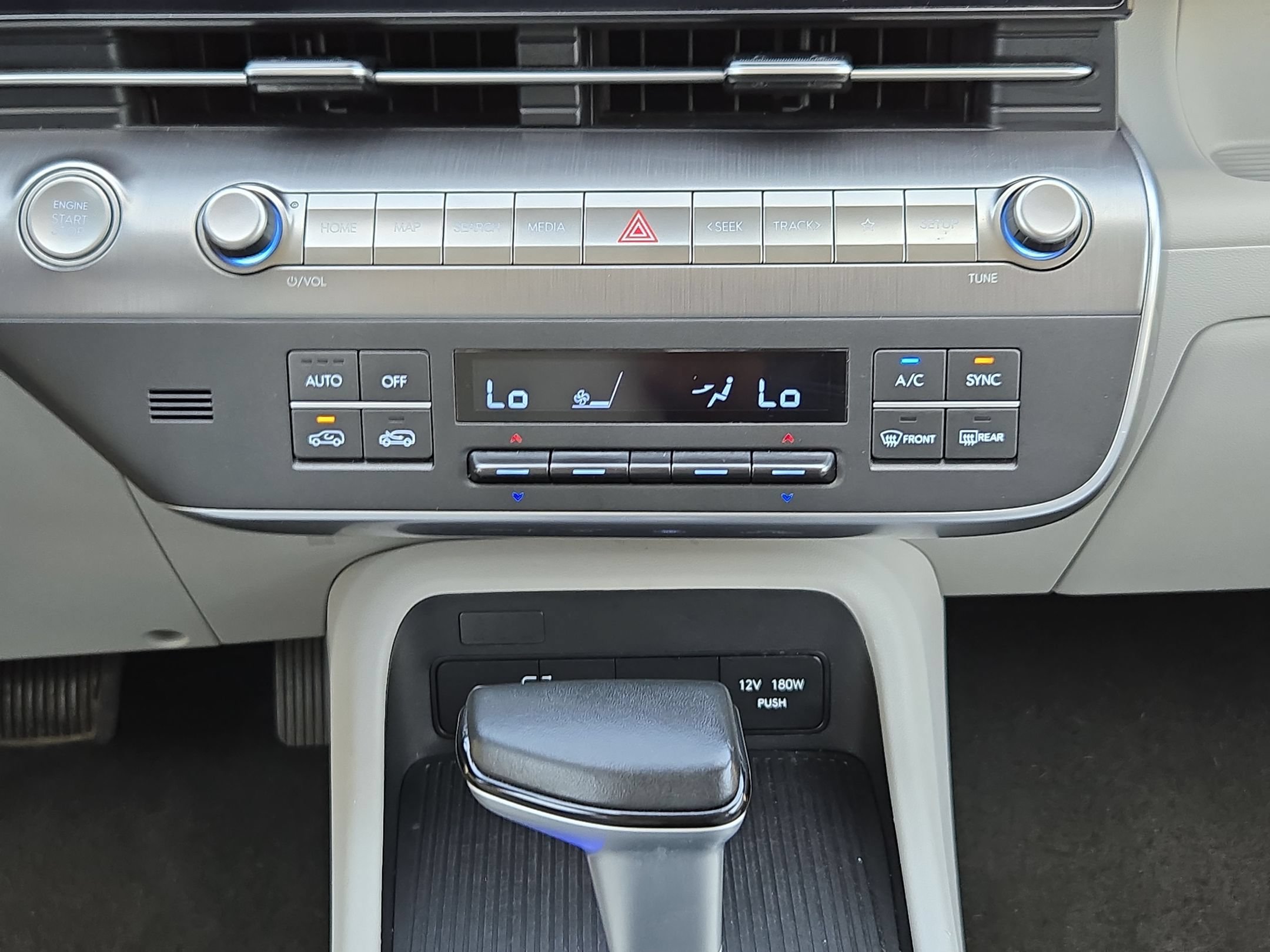 Used 2024 Hyundai Kona SEL AWD/4WD image 18