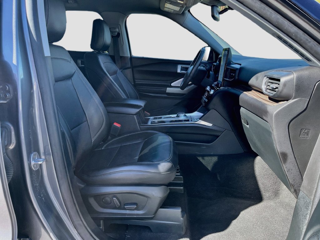 Used 2023 Ford Explorer Limited w/ Limited Technology Package RWD image 31