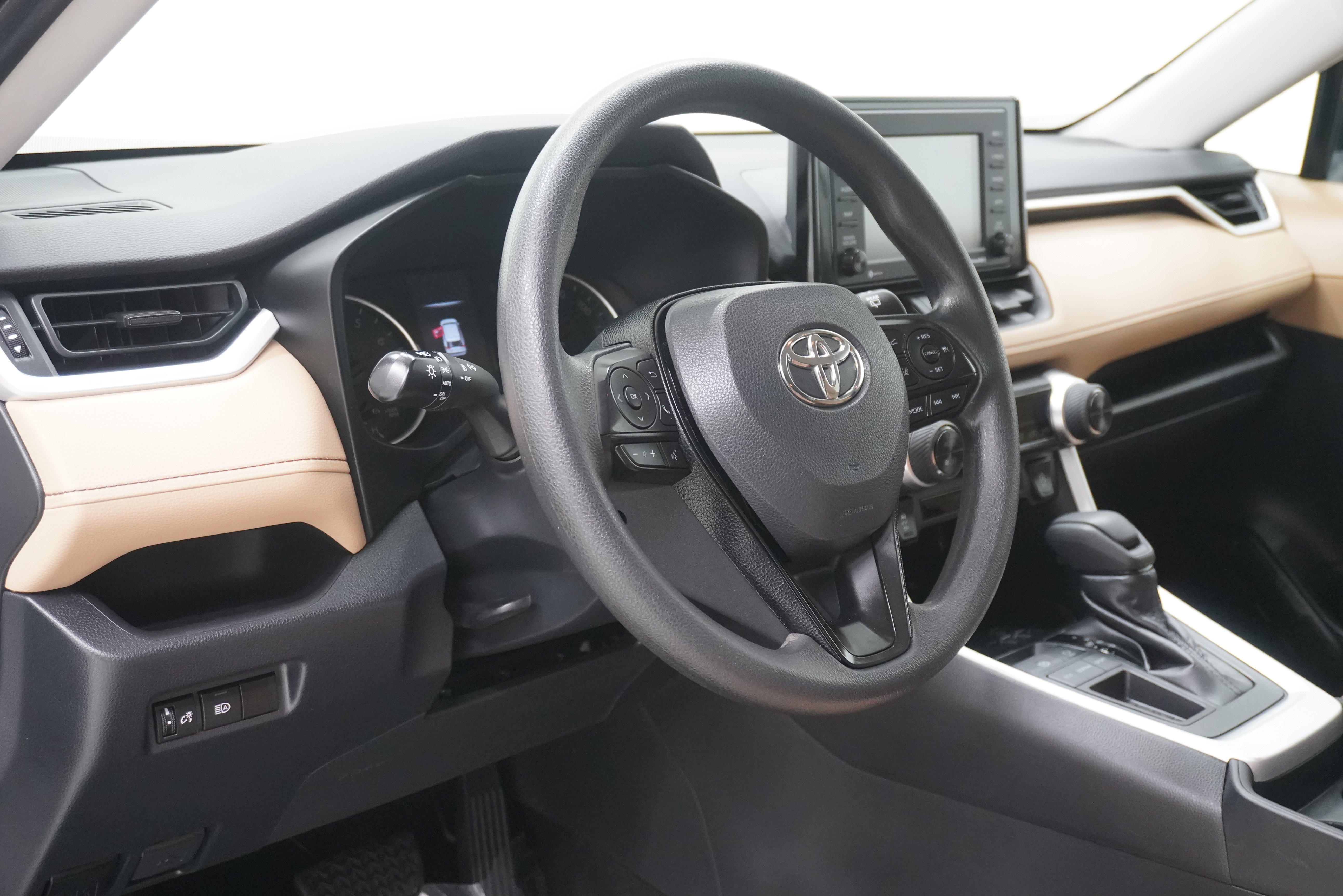 Used 2020 Toyota RAV4 XLE FWD image 10