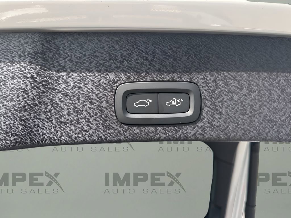 Used 2023 Volvo C40 P8 Recharge Ultimate image 30