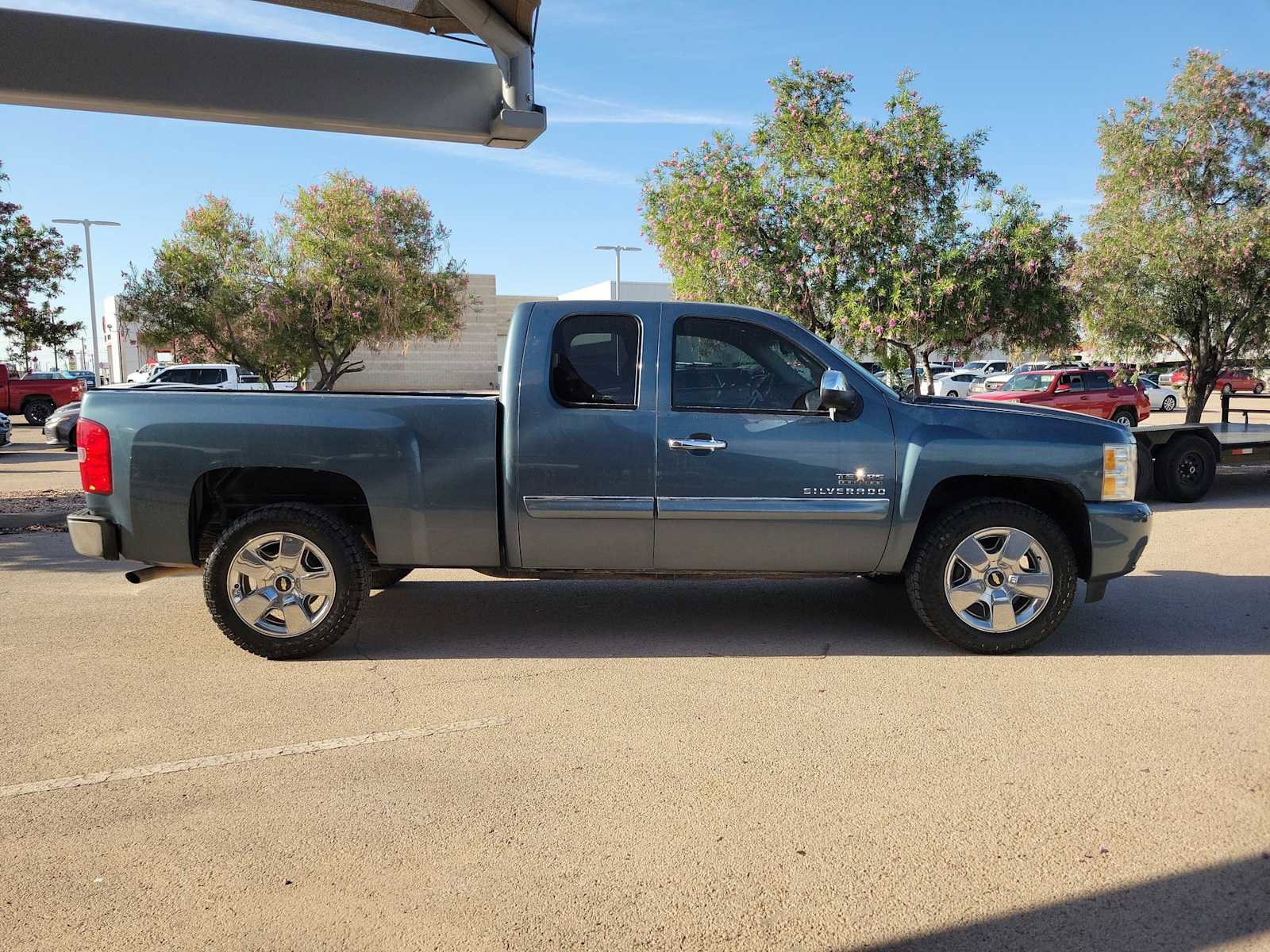 Used 2011 Chevrolet Silverado 1500 LT w/ Texas Edition RWD image 2